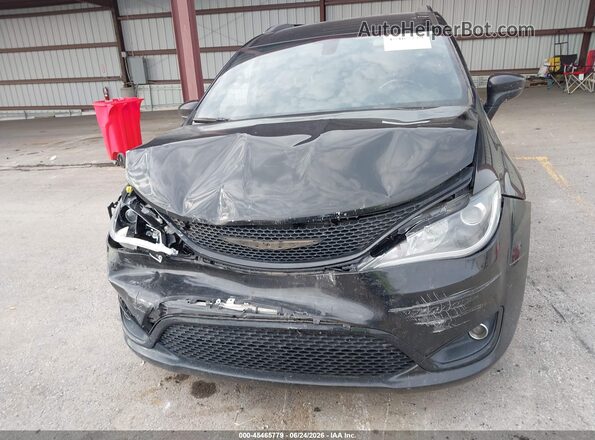 2C4RC1FG6JR235101 2018 CHRYSLER PACIFICA Black Rear interior view