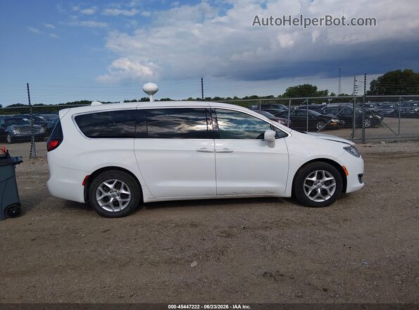 2C4RC1FG7JR125755 2018 CHRYSLER PACIFICA White Rear interior view