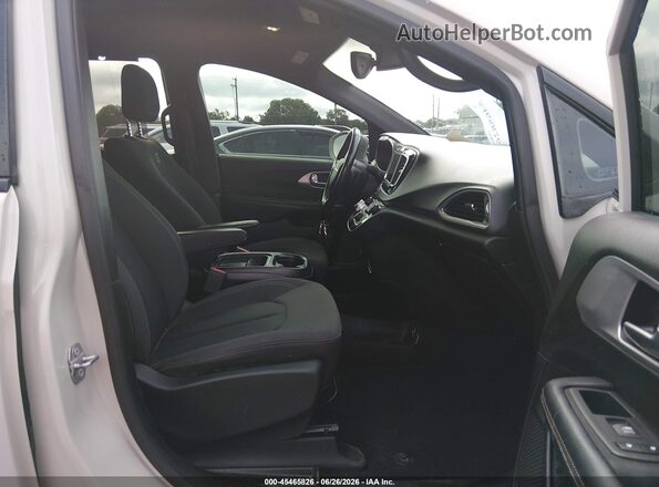 2C4RC1FG7KR609250 2019 CHRYSLER PACIFICA Gray Widok wnętrza z przodu