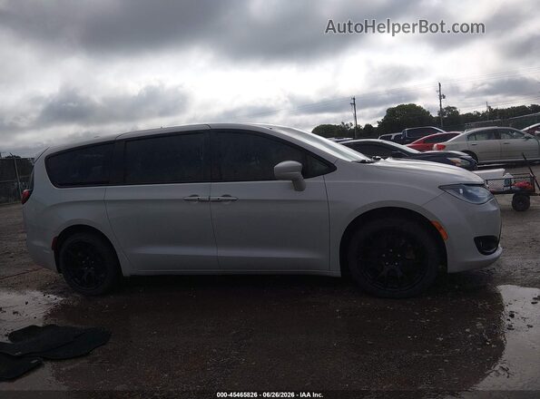 2C4RC1FG7KR609250 2019 CHRYSLER PACIFICA Gray Widok wnętrza z tyłu