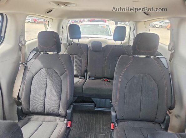 2C4RC1FGXJR113180 2018 CHRYSLER PACIFICA Белый Вид задних сидений