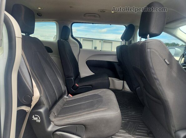 2C4RC1FGXJR113180 2018 CHRYSLER PACIFICA Белый Вид задней части салона