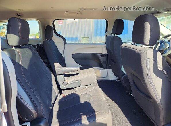 2C4RC1FGXJR115690 2018 CHRYSLER PACIFICA Gray 