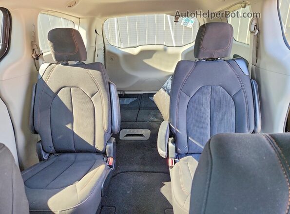 2C4RC1FGXJR115690 2018 CHRYSLER PACIFICA Gray 