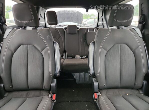 2C4RC1FGXJR351854 2018 CHRYSLER PACIFICA White Vista de los asientos traseros