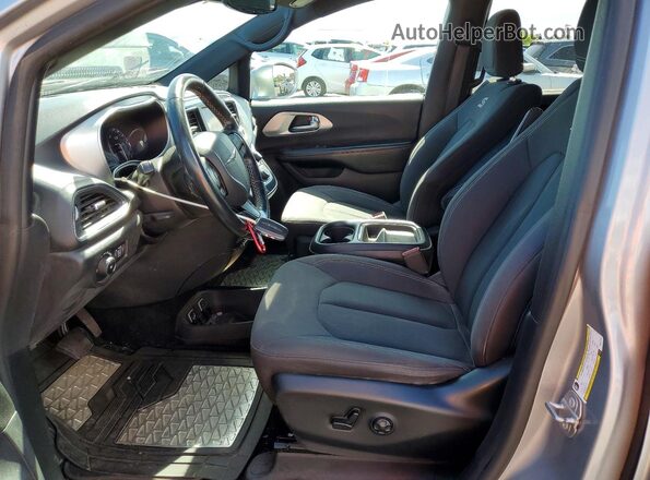 2C4RC1FGXKR567348 2019 CHRYSLER PACIFICA Silver Вид салону спереду