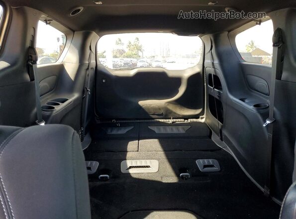 2C4RC1FGXKR567348 2019 CHRYSLER PACIFICA Silver Вид задніх сидінь