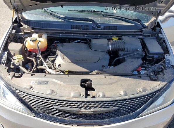 2C4RC1FGXKR567348 2019 CHRYSLER PACIFICA Silver Вид підкапотного простору
