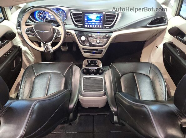 2C4RC1GG2HR727536 2017 CHRYSLER PACIFICA Tan 