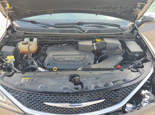 2C4RC1GG3HR585732 2017 CHRYSLER PACIFICA Gray Vista del compartimento del motor