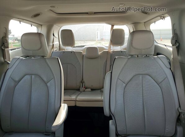 2C4RC1GG3HR585732 2017 CHRYSLER PACIFICA Gray Vista de los asientos traseros