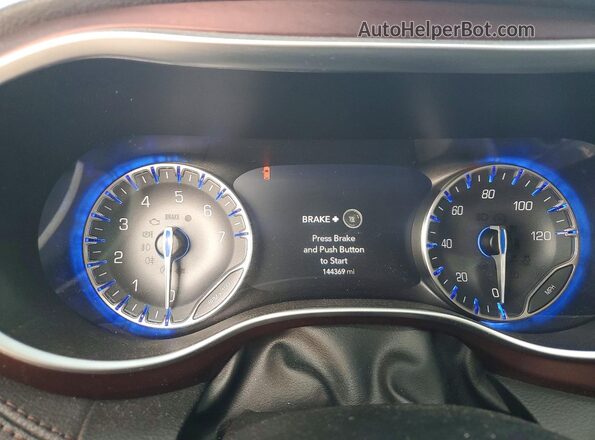 2C4RC1GG3HR585732 2017 CHRYSLER PACIFICA Gray Vista del cuadro de instrumentos