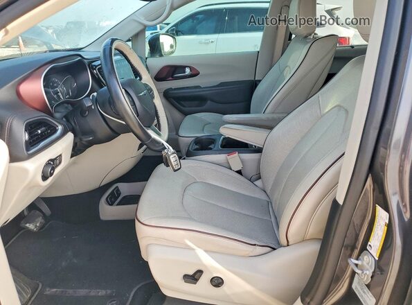 2C4RC1GG3HR585732 2017 CHRYSLER PACIFICA Gray Vista interior delantera