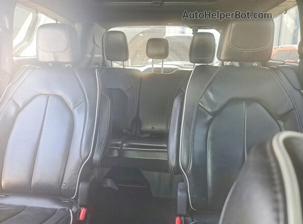 2C4RC1GG4JR310893 2018 CHRYSLER PACIFICA White უკანა სავარძლების ხედი