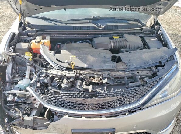 2C4RC1GG4JR311431 2018 CHRYSLER PACIFICA Silver ძრავის განყოფილების ხედი