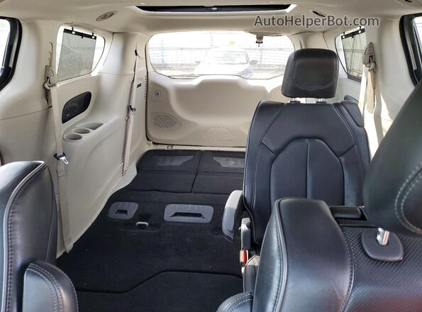 2C4RC1GG4JR311431 2018 CHRYSLER PACIFICA Silver უკანა სავარძლების ხედი