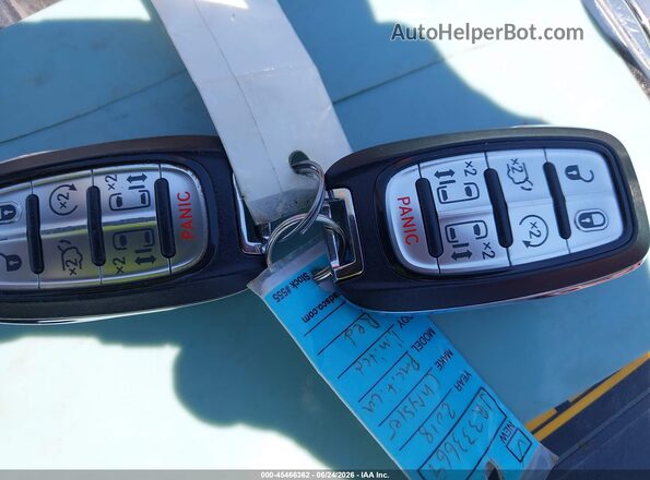 2C4RC1GG4JR333669 2018 CHRYSLER PACIFICA Красный Вид панели приборов