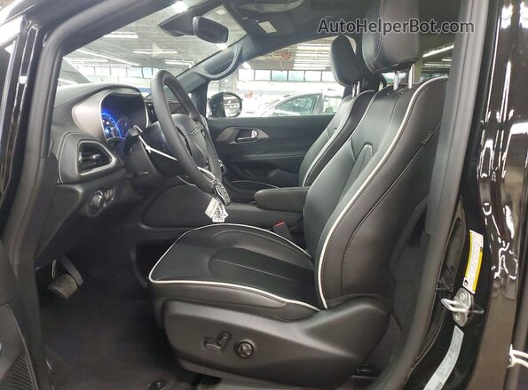 2C4RC1GG4VR554050 2027 CHRYSLER PACIFICA Black Front interior view