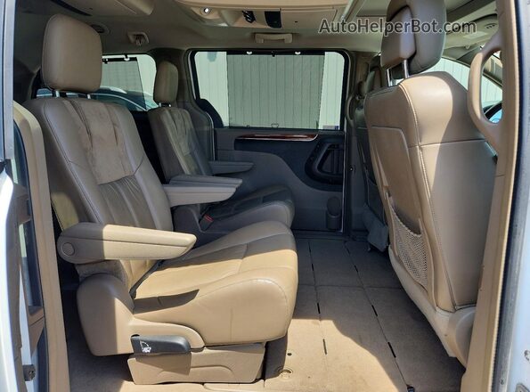 2C4RC1GG5GR191468 2016 CHRYSLER TOWN White Widok wnętrza z tyłu