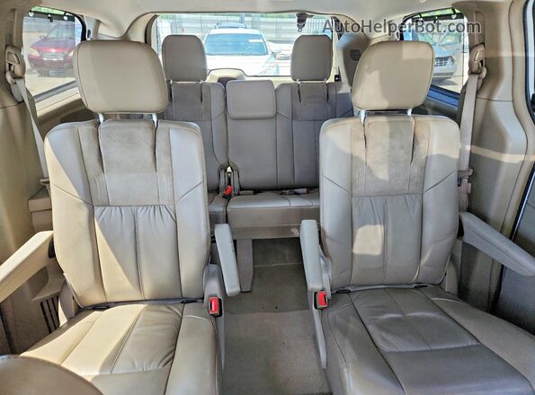 2C4RC1GG5GR191468 2016 CHRYSLER TOWN White Widok tylnych siedzeń