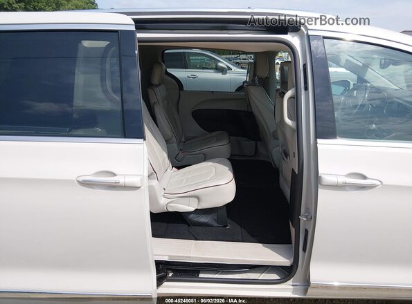 2C4RC1GG5HR553798 2017 CHRYSLER PACIFICA White Vista de la etiqueta del VIN