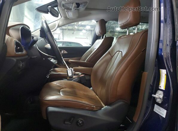 2C4RC1GG5HR607942 2017 CHRYSLER PACIFICA Blue Вид салону спереду