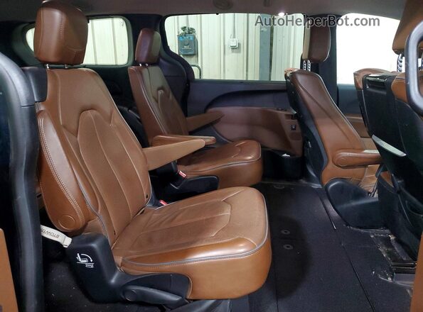 2C4RC1GG5HR607942 2017 CHRYSLER PACIFICA Blue Вид задньої частини салону