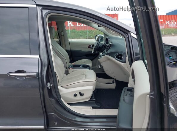 2C4RC1GG5HR759896 2017 CHRYSLER PACIFICA Gray Front interior view