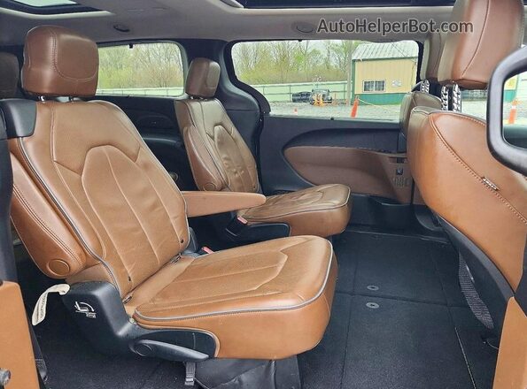 2C4RC1GG5JR107902 2018 CHRYSLER PACIFICA Black Widok wnętrza z tyłu