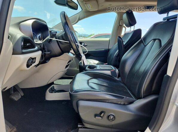 2C4RC1GG5KR731149 2019 CHRYSLER PACIFICA Silver Vista interior delantera
