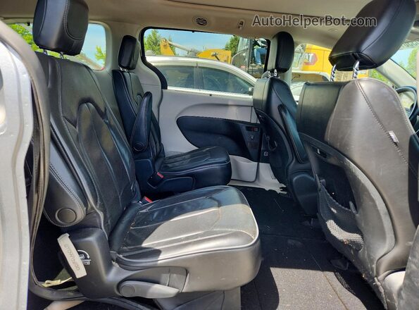 2C4RC1GG5KR731149 2019 CHRYSLER PACIFICA Silver Vista interior trasera