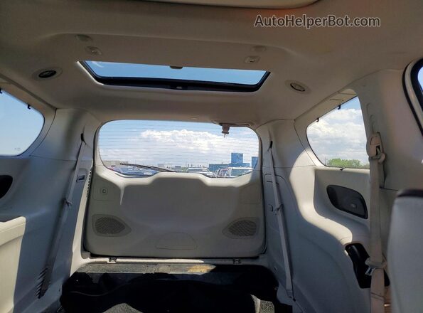 2C4RC1GG7HR735454 2017 CHRYSLER PACIFICA White Widok tylnych siedzeń