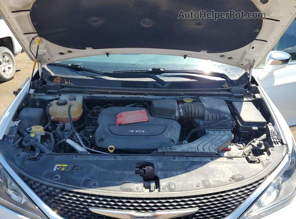 2C4RC1GG7HR735454 2017 CHRYSLER PACIFICA White Widok komory silnika