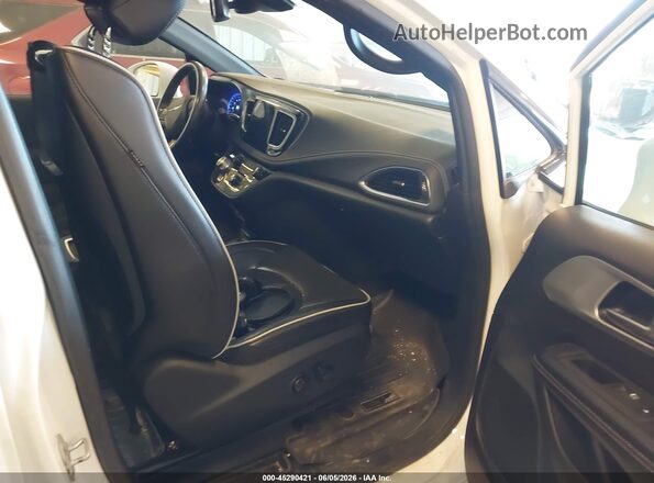 2C4RC1GG7LR134098 2020 CHRYSLER PACIFICA White Front interior view