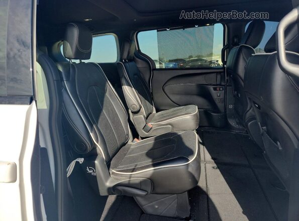 2C4RC1GG7TR161995 2026 CHRYSLER PACIFICA White Rear interior view