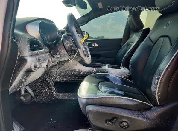 2C4RC1GG7TR161995 2026 CHRYSLER PACIFICA White Front interior view