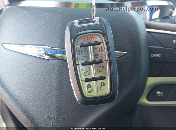 2C4RC1GG8JR204267 2018 CHRYSLER PACIFICA White Vista del salpicadero