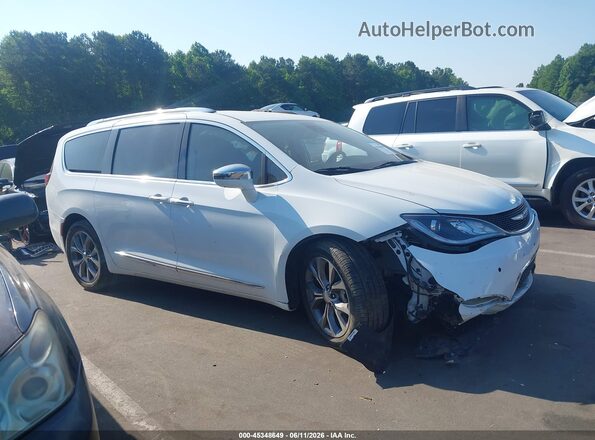2C4RC1GG8JR204267 2018 CHRYSLER PACIFICA White Vista interior trasera