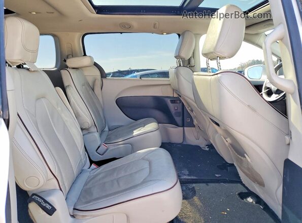 2C4RC1GG8LR171435 2020 CHRYSLER PACIFICA White Вид задньої частини салону