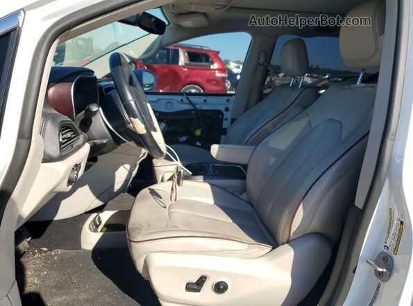 2C4RC1GG8LR171435 2020 CHRYSLER PACIFICA White Вид салону спереду