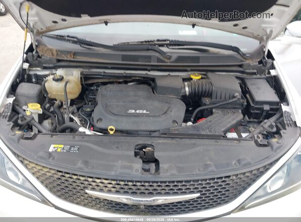 2C4RC1GG9HR660353 2017 CHRYSLER PACIFICA White Widok z tyłu