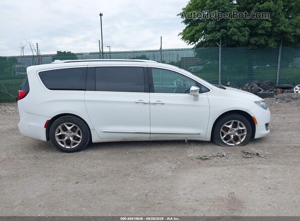 2C4RC1GG9HR660353 2017 CHRYSLER PACIFICA White Widok wnętrza z tyłu