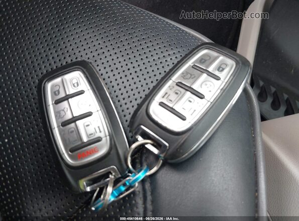 2C4RC1GG9HR660353 2017 CHRYSLER PACIFICA White Widok deski rozdzielczej