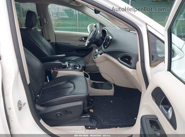 2C4RC1GG9HR660353 2017 CHRYSLER PACIFICA White Widok wnętrza z przodu