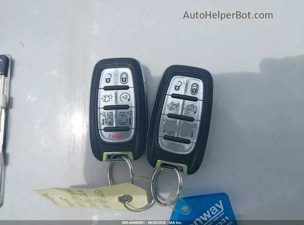 2C4RC1GGXHR754385 2017 CHRYSLER PACIFICA White Vista del salpicadero