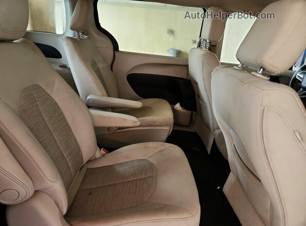 2C4RC1H70JR125142 2018 CHRYSLER PACIFICA Черный Вид задней части салона
