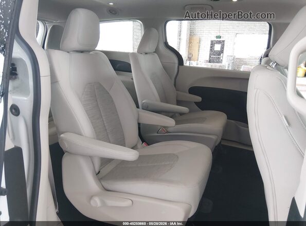 2C4RC1H71JR306914 2018 CHRYSLER PACIFICA White 