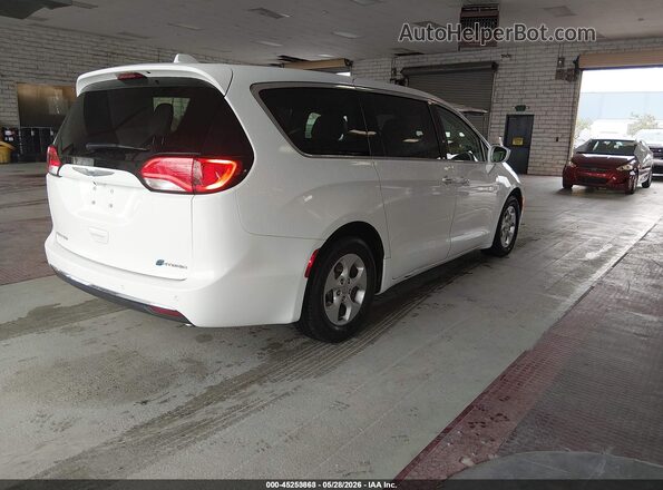 2C4RC1H71JR306914 2018 CHRYSLER PACIFICA White 