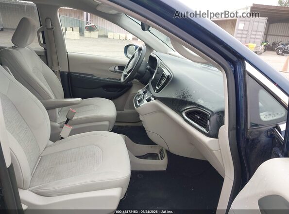 2C4RC1H79JR236546 2018 CHRYSLER PACIFICA Blue Widok wnętrza z przodu