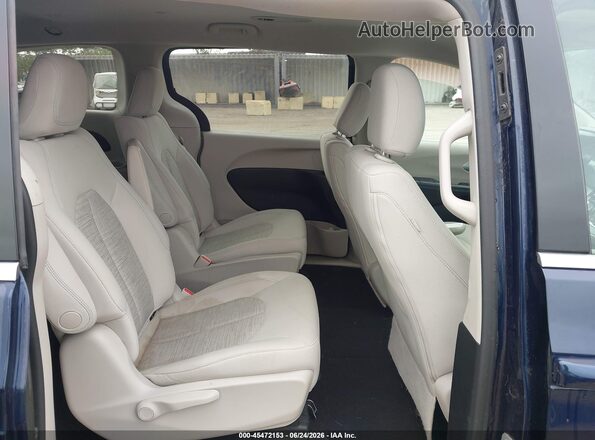 2C4RC1H79JR236546 2018 CHRYSLER PACIFICA Blue Widok naklejki z numerem VIN